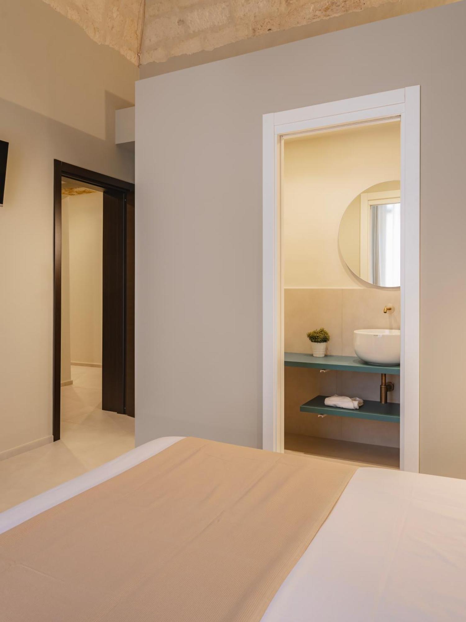 Hotel Almica24 Bari Esterno foto