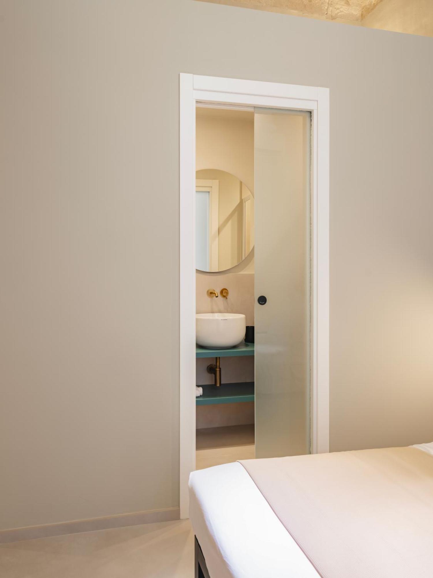 Hotel Almica24 Bari Esterno foto