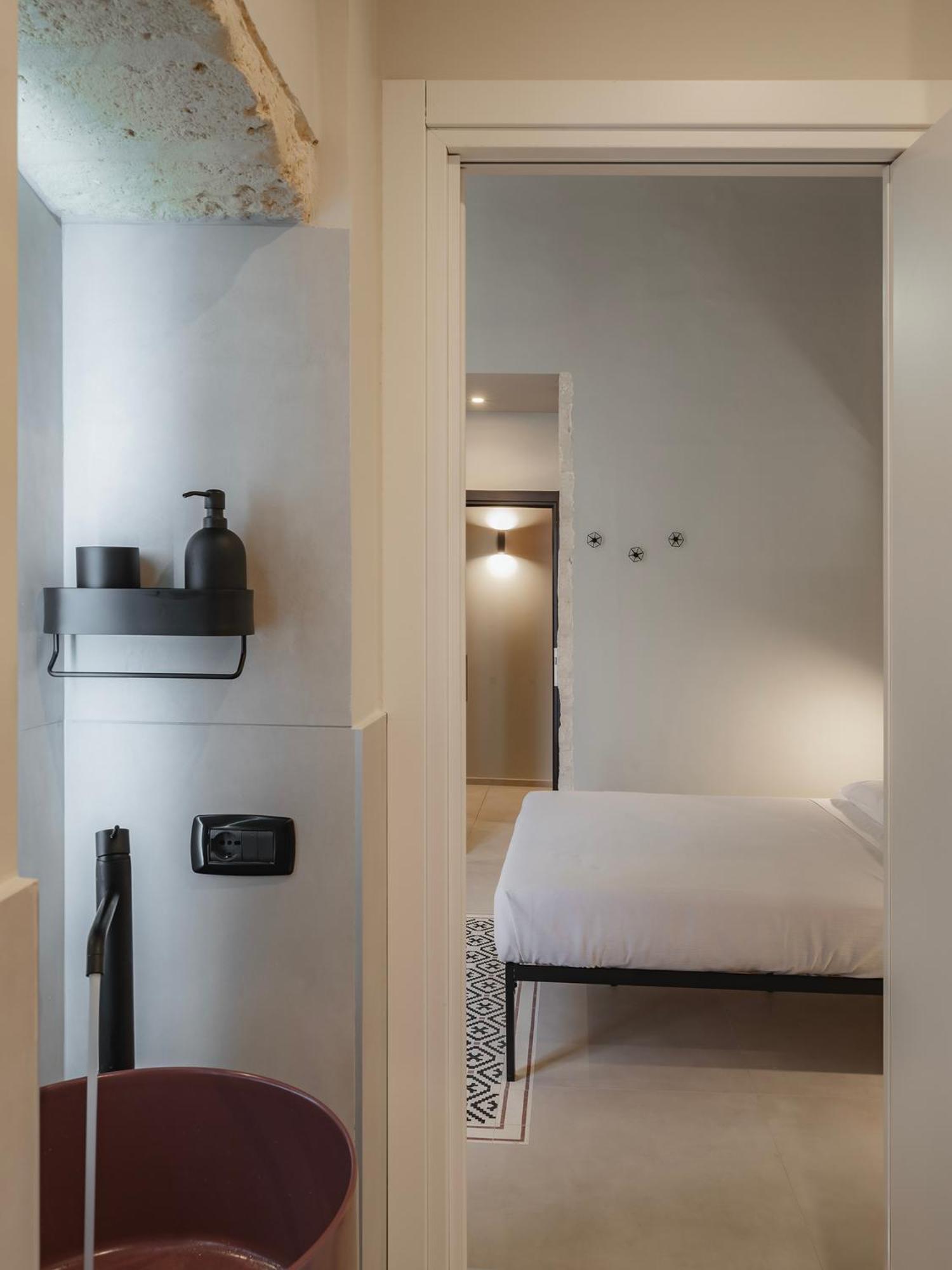Hotel Almica24 Bari Esterno foto